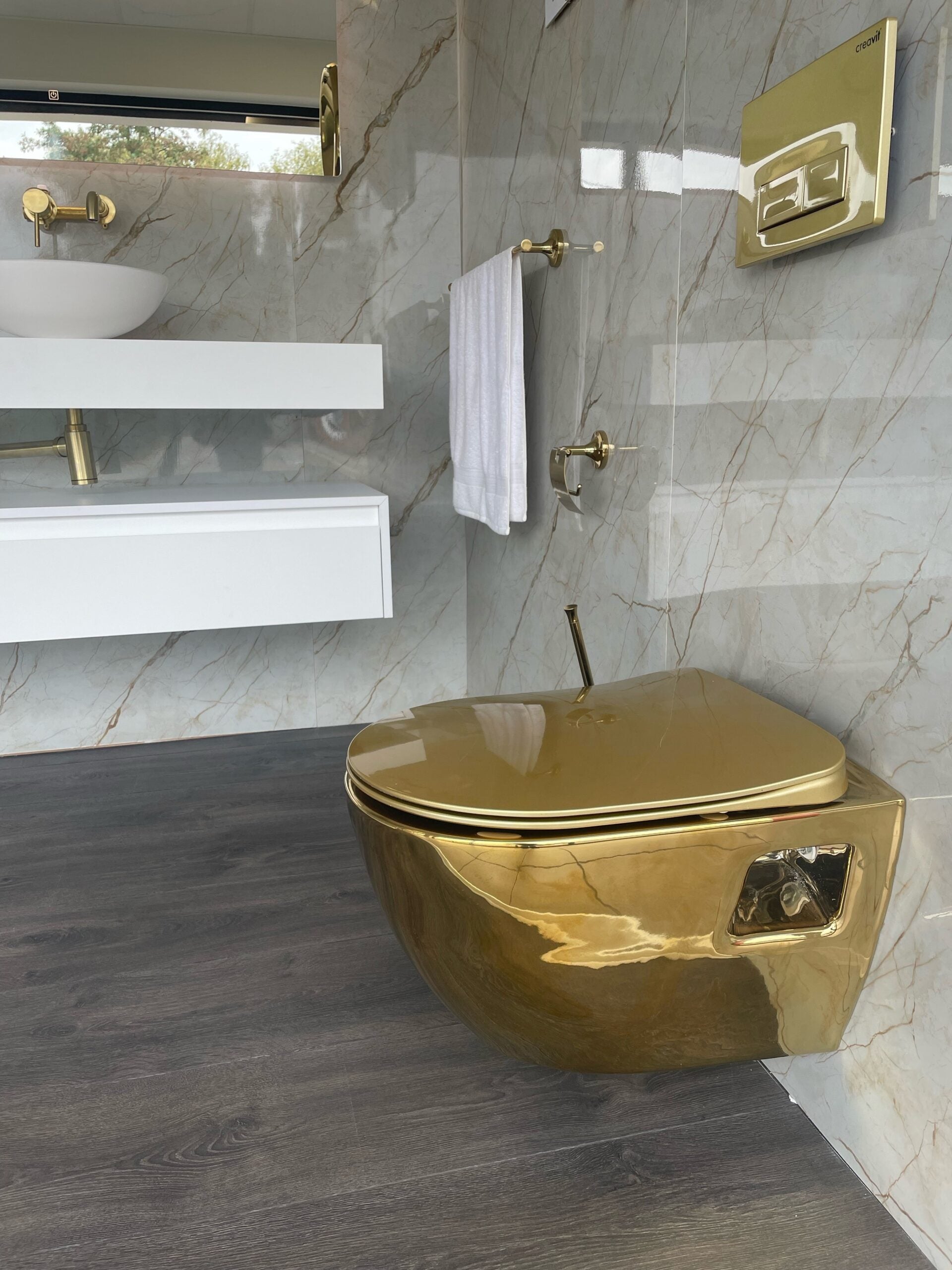 Creavit Design Hangend Toilet - Gouden Keramische Toiletpot - Luxueuze Wandcloset met Bidet